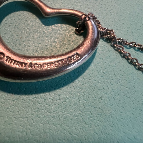 Tiffany & Co. Elsa Peretti large heart necklace with chain 16 inches. - Picture 3 of 7